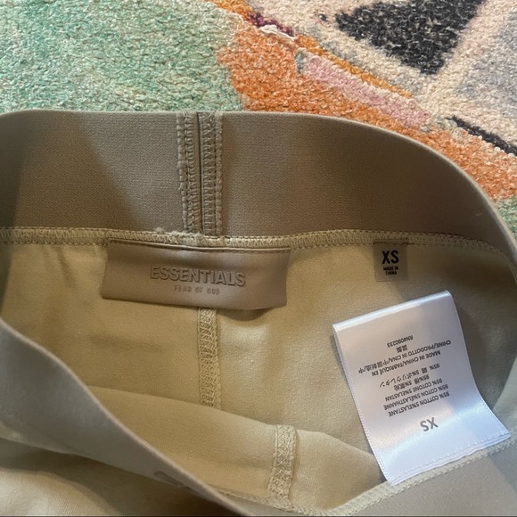 Essentials shorts - Picture 5 of 7